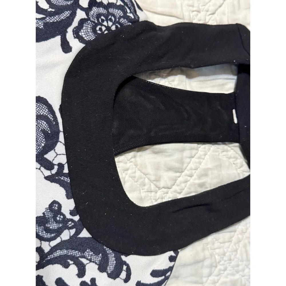 Lululemon Tank Top Women 6 Black White Paisley Floral Lace Scoop Neck Racerback